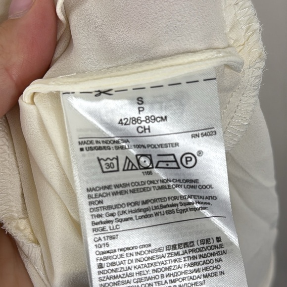 Banana Republic Women's Small Sleeveless Ruffle Blouse in Cream - Picture 6 of 8